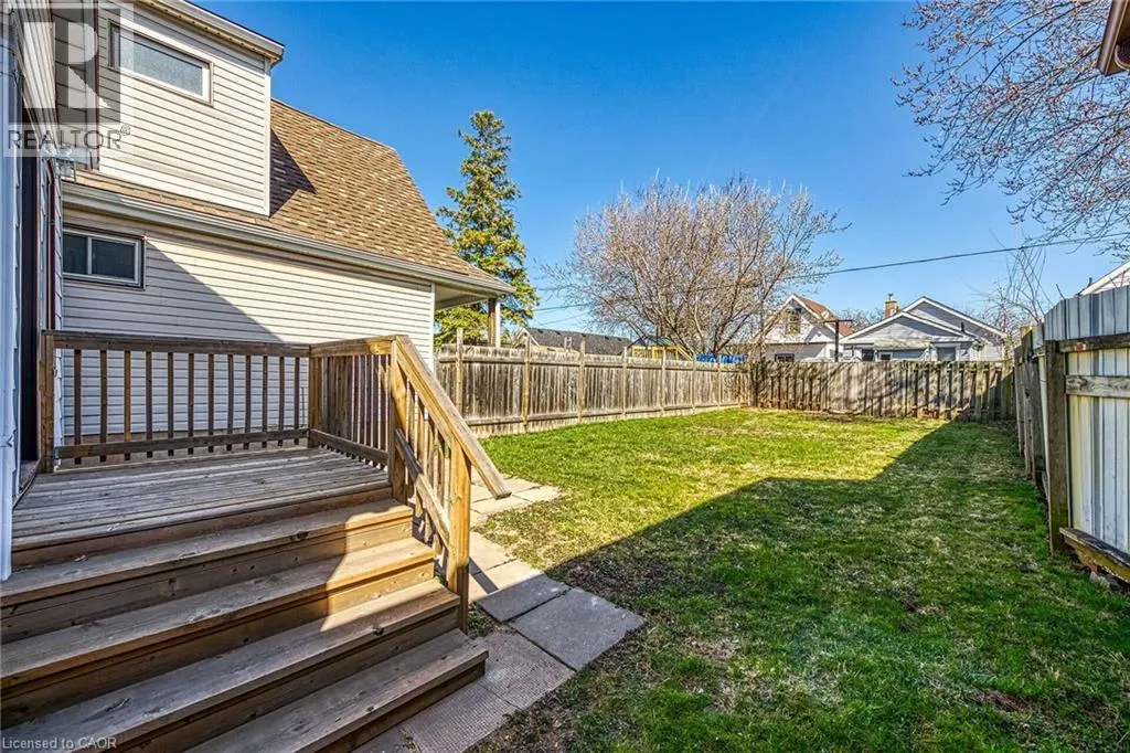 70 ROBINS Avenue