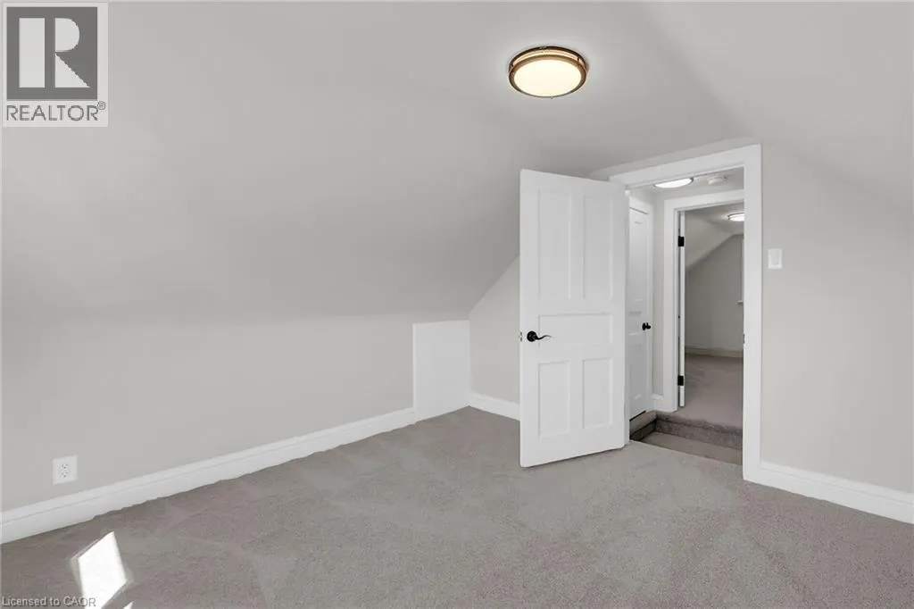 70 ROBINS Avenue