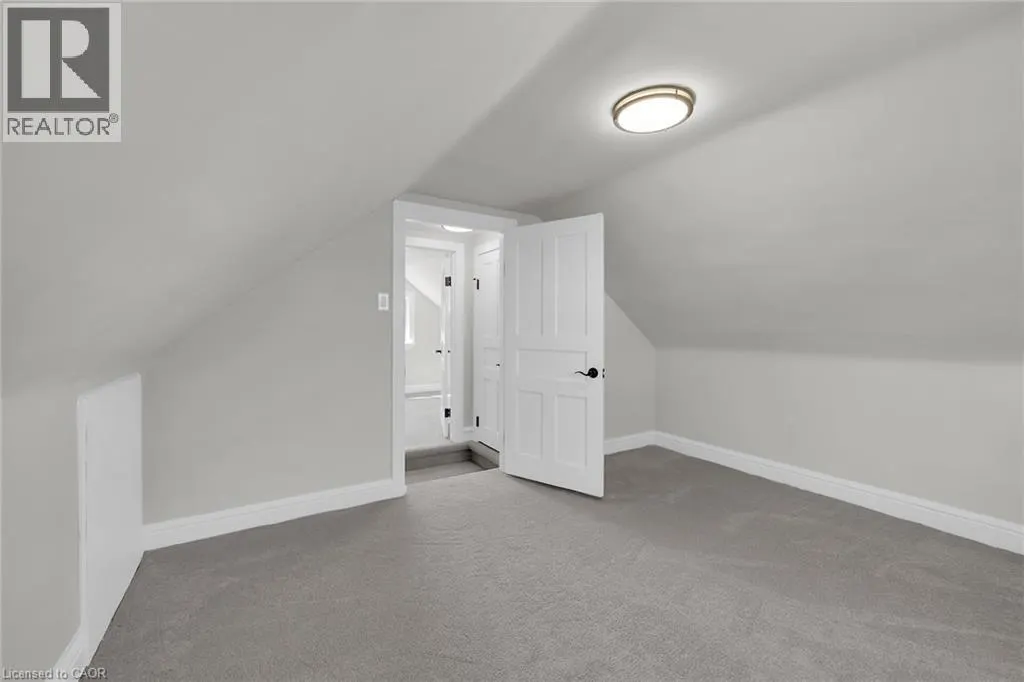 70 ROBINS Avenue