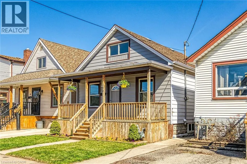 70 ROBINS Avenue