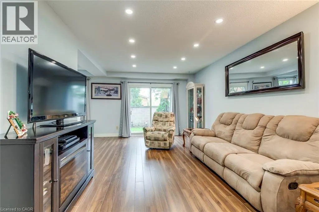 1548 NEWLANDS Crescent Unit# 14, #14