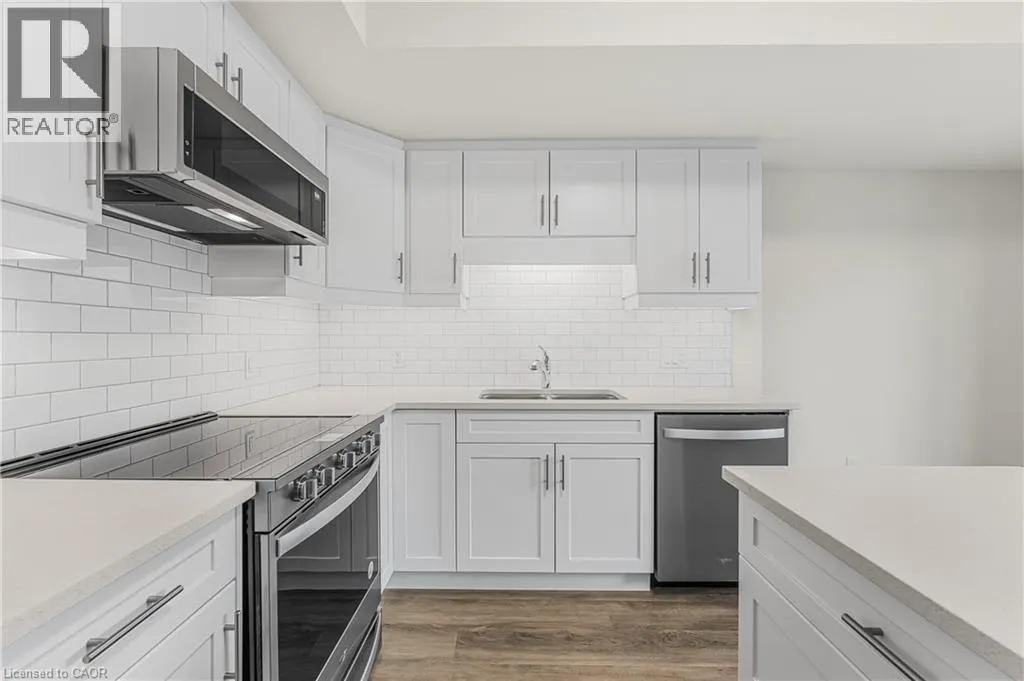 118 SUMMERSIDES Boulevard Unit# 303, #303