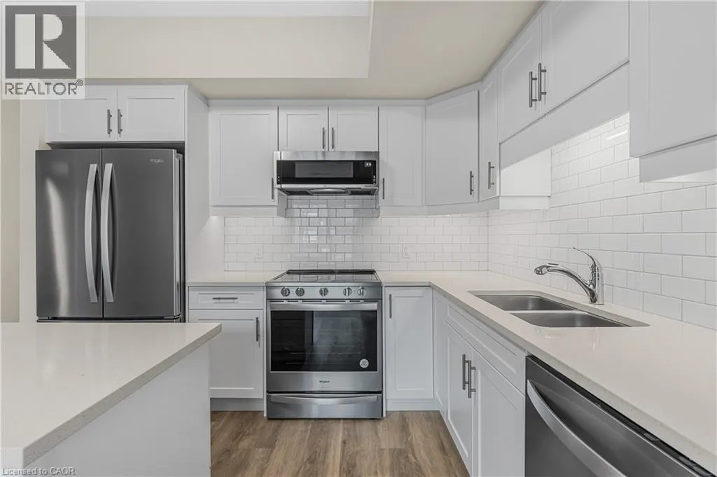 118 SUMMERSIDES Boulevard Unit# 303, #303