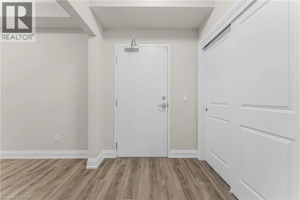 118 SUMMERSIDES Boulevard Unit# 303, #303