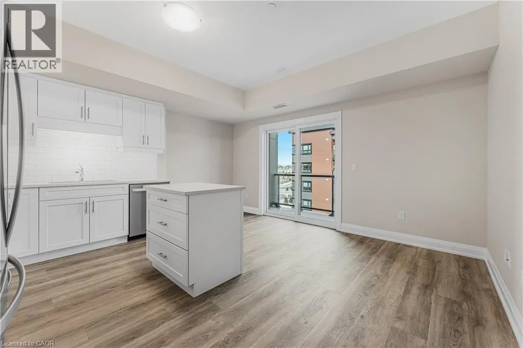 118 SUMMERSIDES Boulevard Unit# 303, #303
