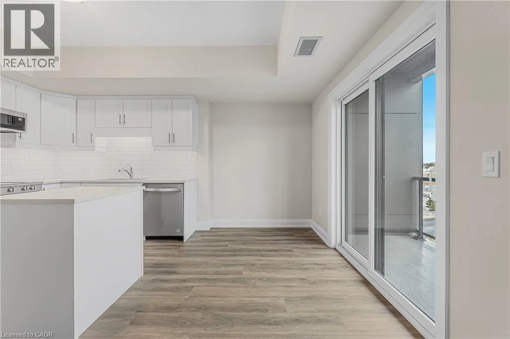 118 SUMMERSIDES Boulevard Unit# 303, #303