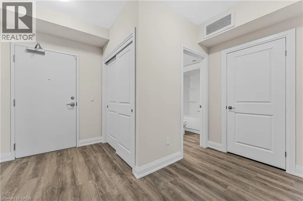 118 SUMMERSIDES Boulevard Unit# 303, #303