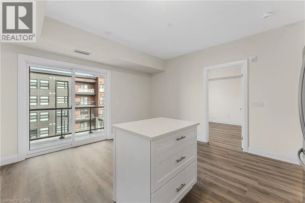 118 SUMMERSIDES Boulevard Unit# 303, #303