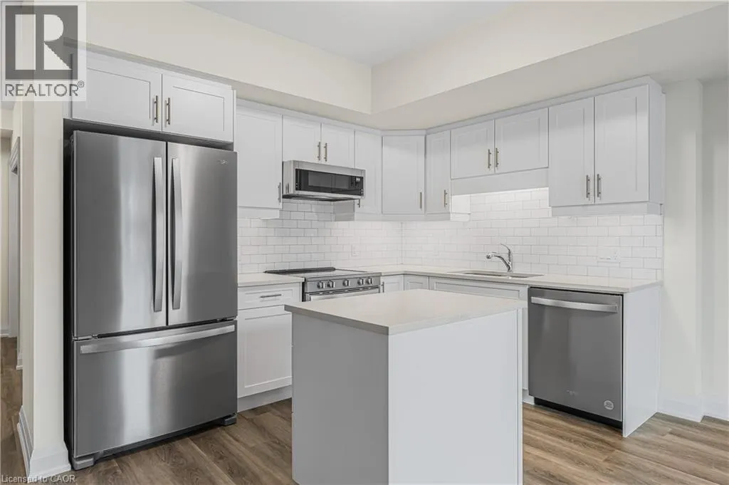 118 SUMMERSIDES Boulevard Unit# 303, #303