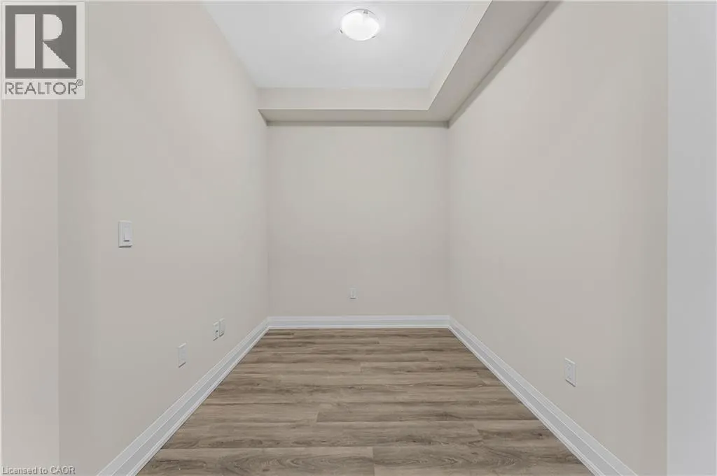 118 SUMMERSIDES Boulevard Unit# 303, #303