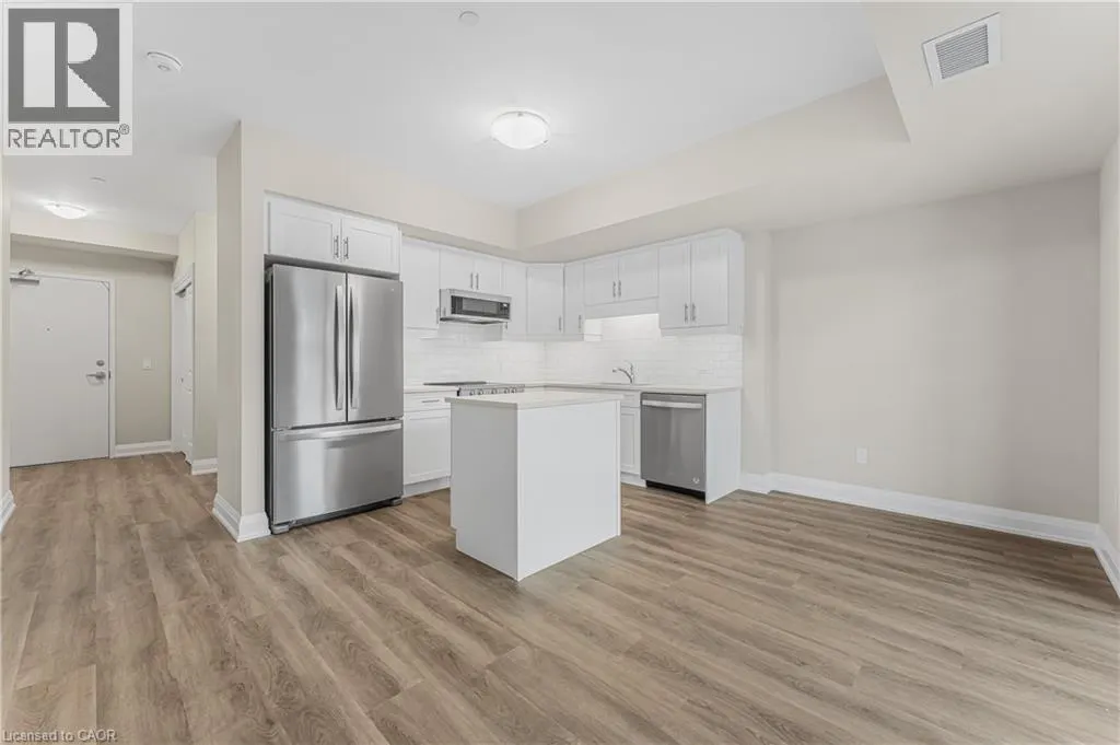 118 SUMMERSIDES Boulevard Unit# 303, #303