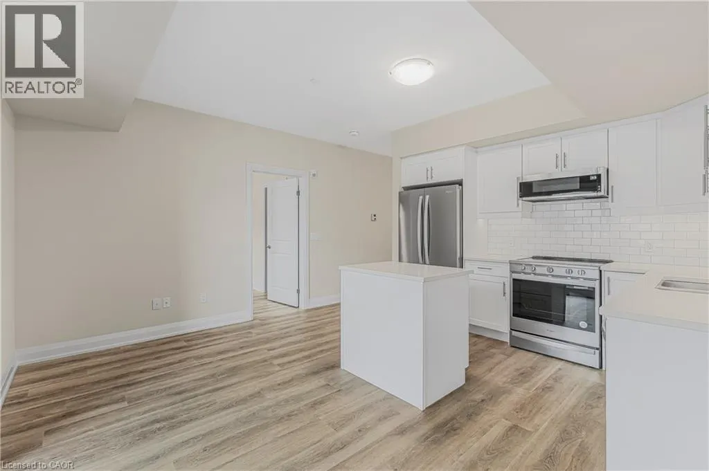 118 SUMMERSIDES Boulevard Unit# 303, #303