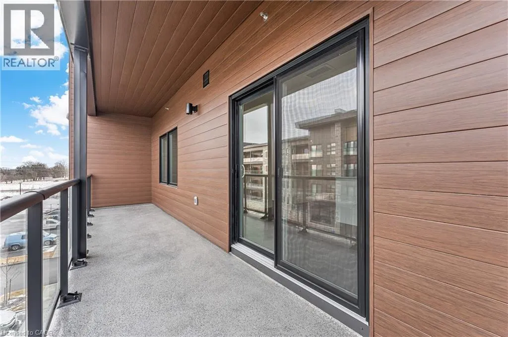 118 SUMMERSIDES Boulevard Unit# 303, #303