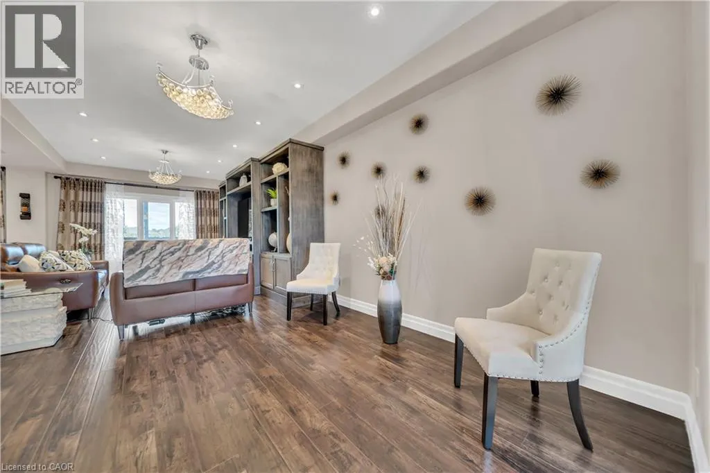 50 HORSESHOE Crescent