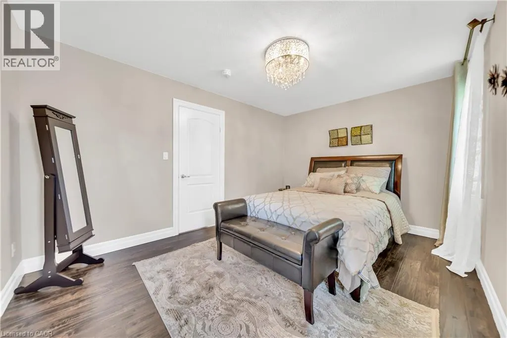 50 HORSESHOE Crescent