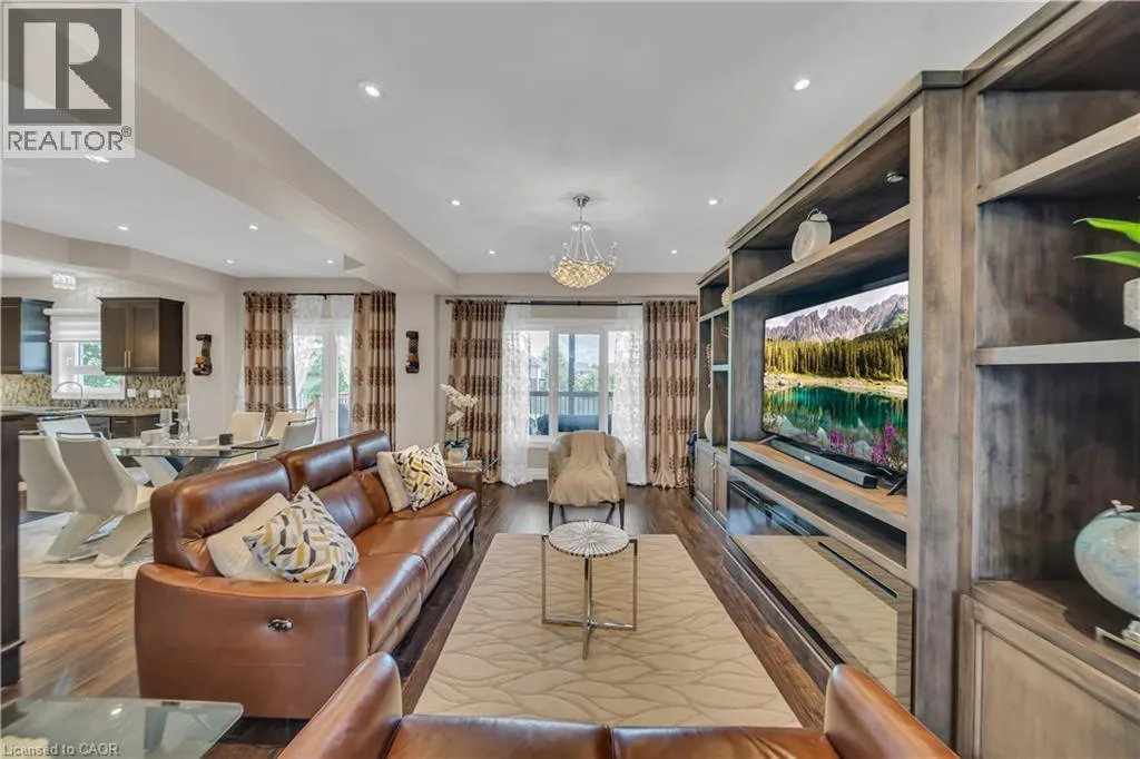 50 HORSESHOE Crescent