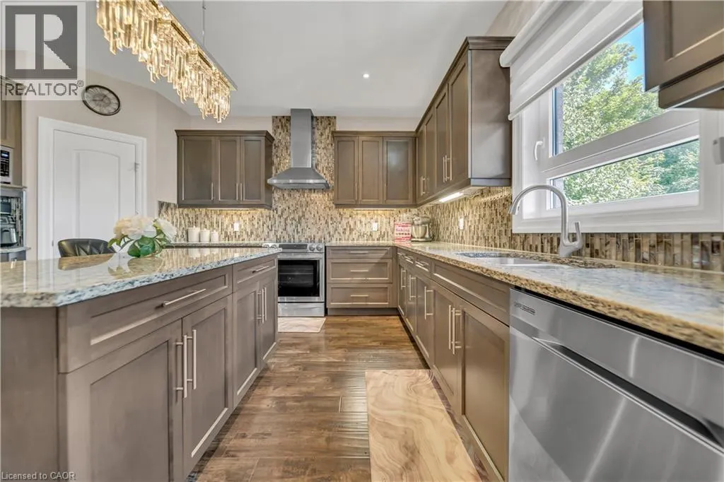 50 HORSESHOE Crescent