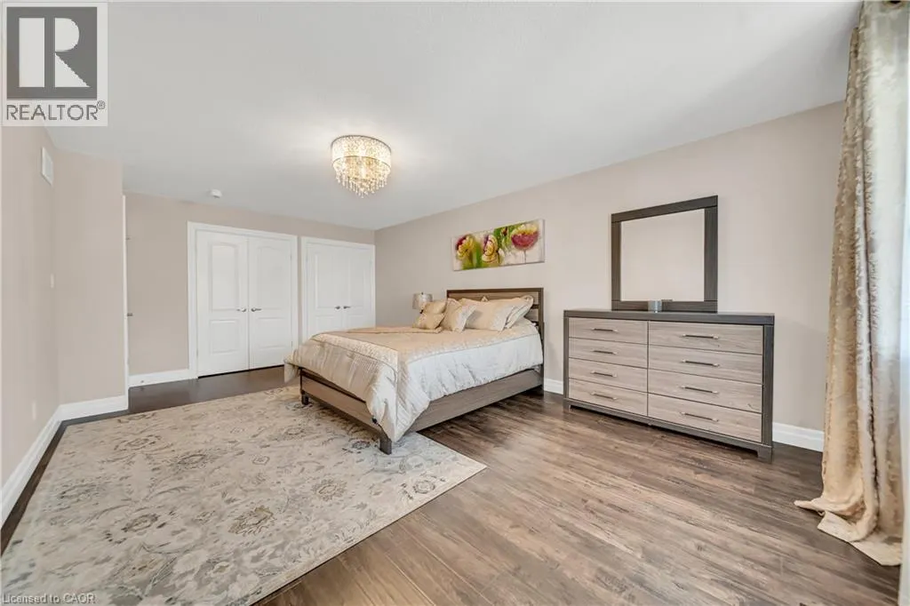 50 HORSESHOE Crescent
