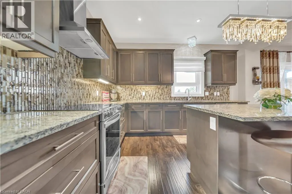 50 HORSESHOE Crescent