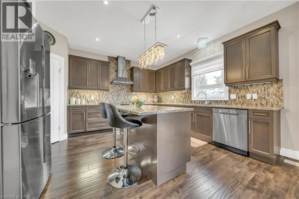 50 HORSESHOE Crescent