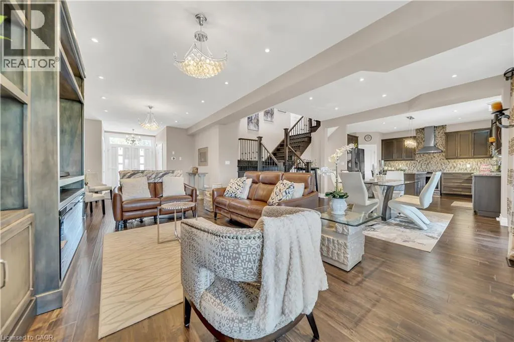 50 HORSESHOE Crescent
