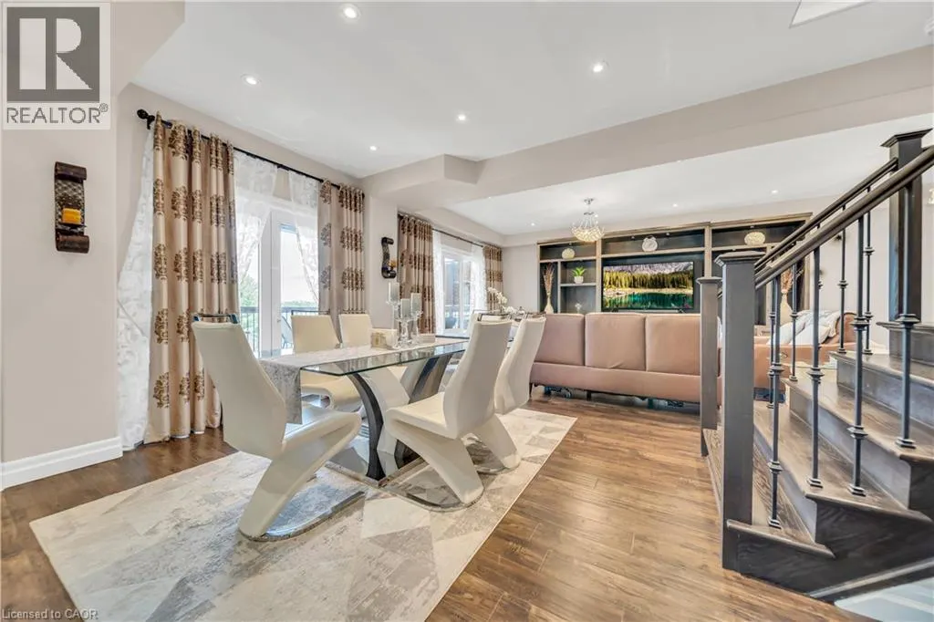 50 HORSESHOE Crescent