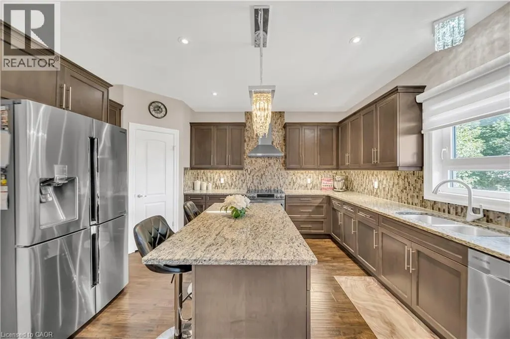 50 HORSESHOE Crescent