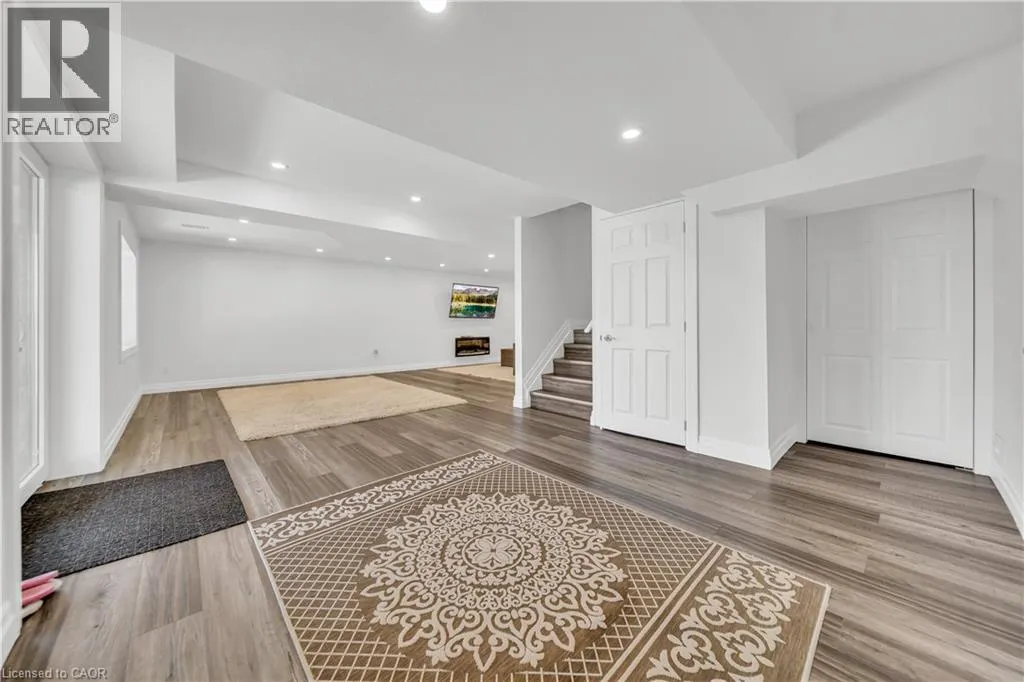 50 HORSESHOE Crescent