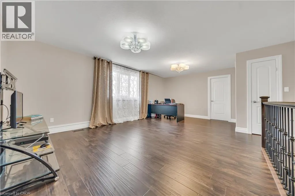 50 HORSESHOE Crescent