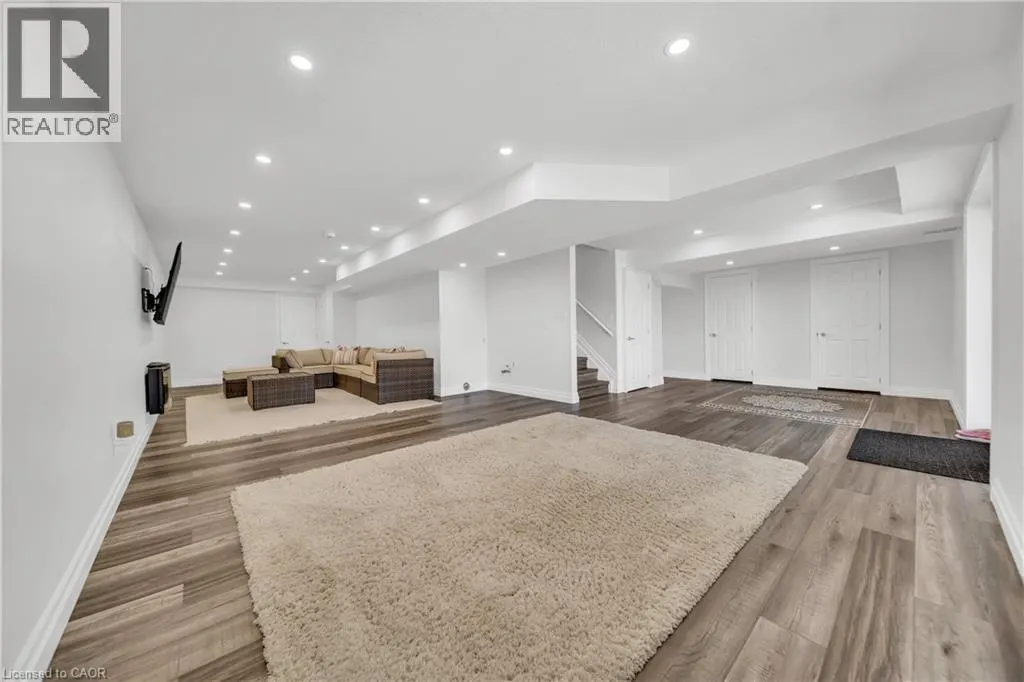 50 HORSESHOE Crescent