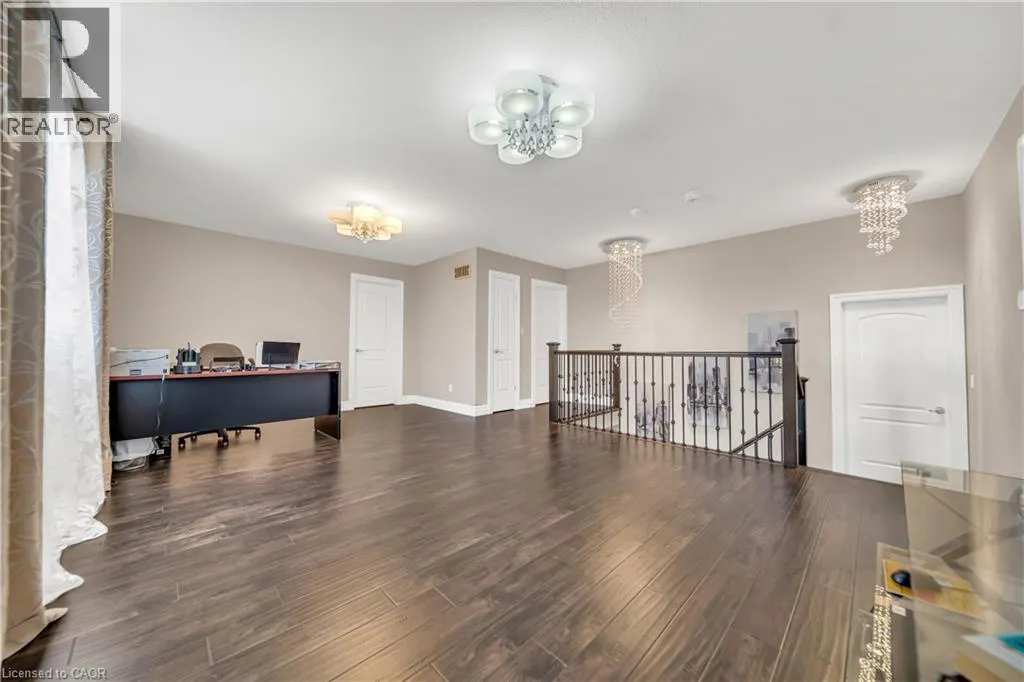 50 HORSESHOE Crescent