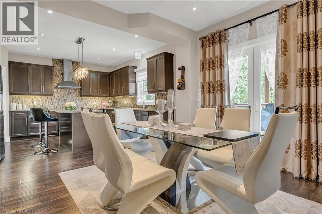 50 HORSESHOE Crescent