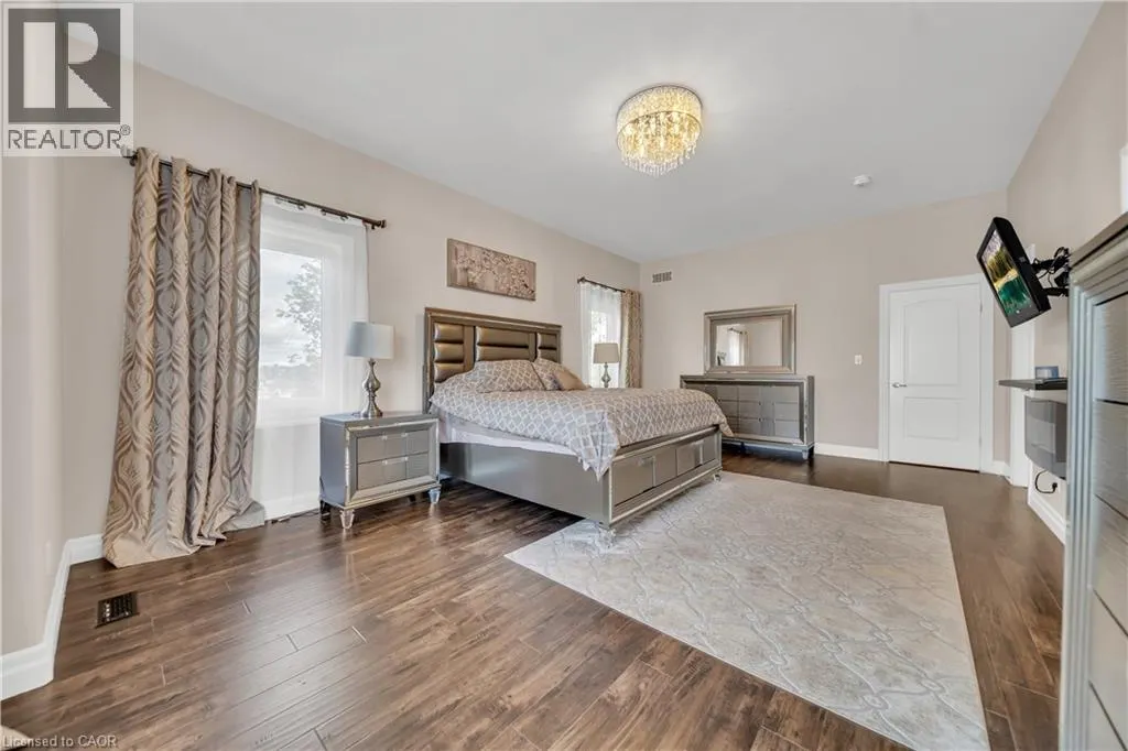 50 HORSESHOE Crescent