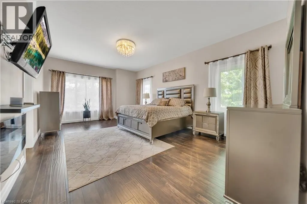 50 HORSESHOE Crescent