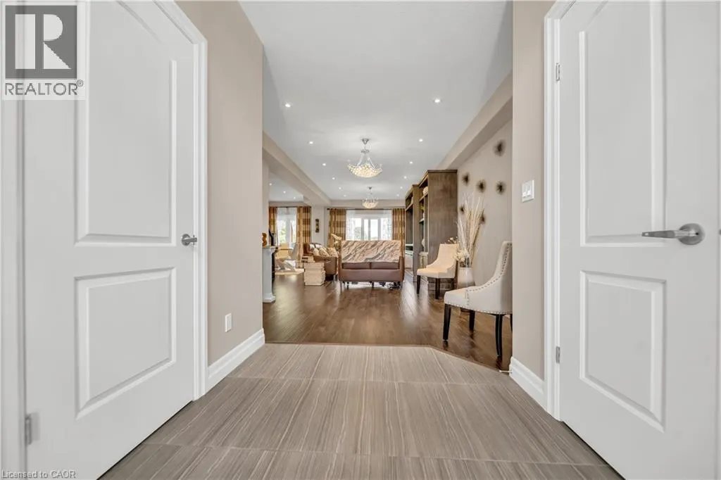 50 HORSESHOE Crescent