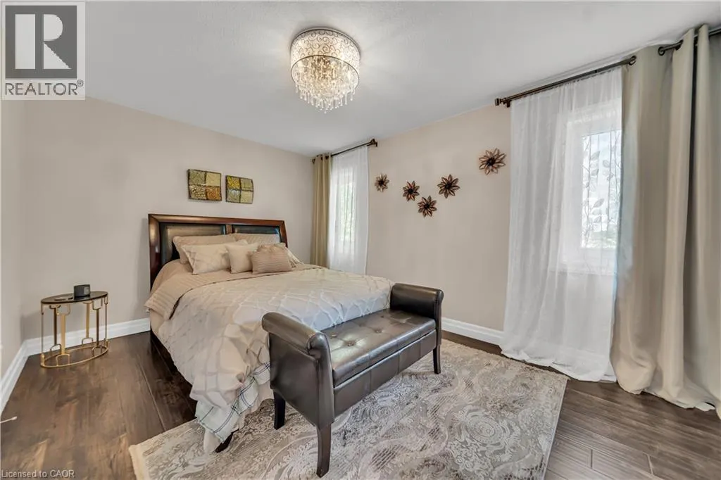 50 HORSESHOE Crescent