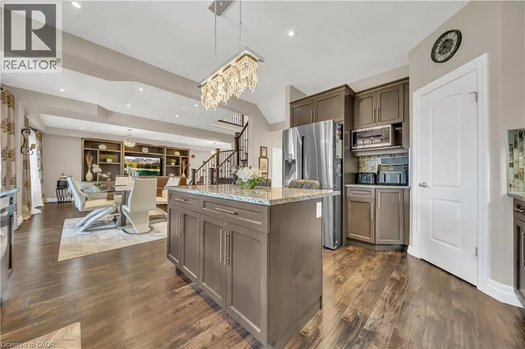 50 HORSESHOE Crescent