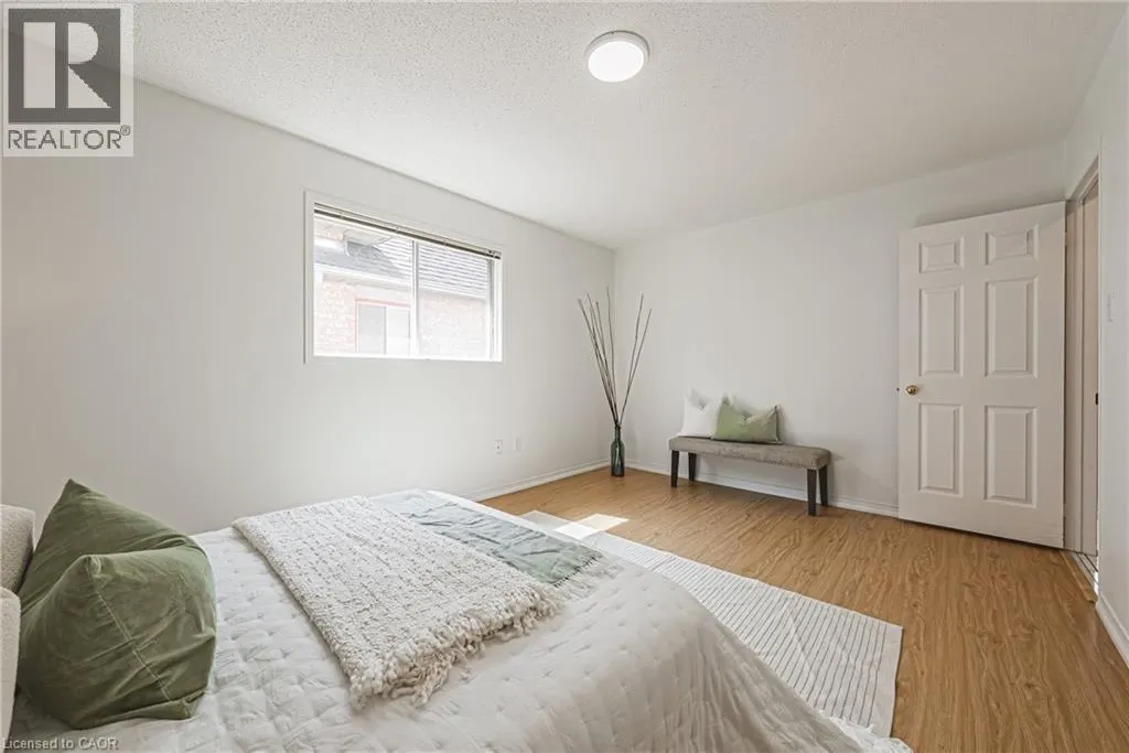 12 SUMMERFIELD Crescent