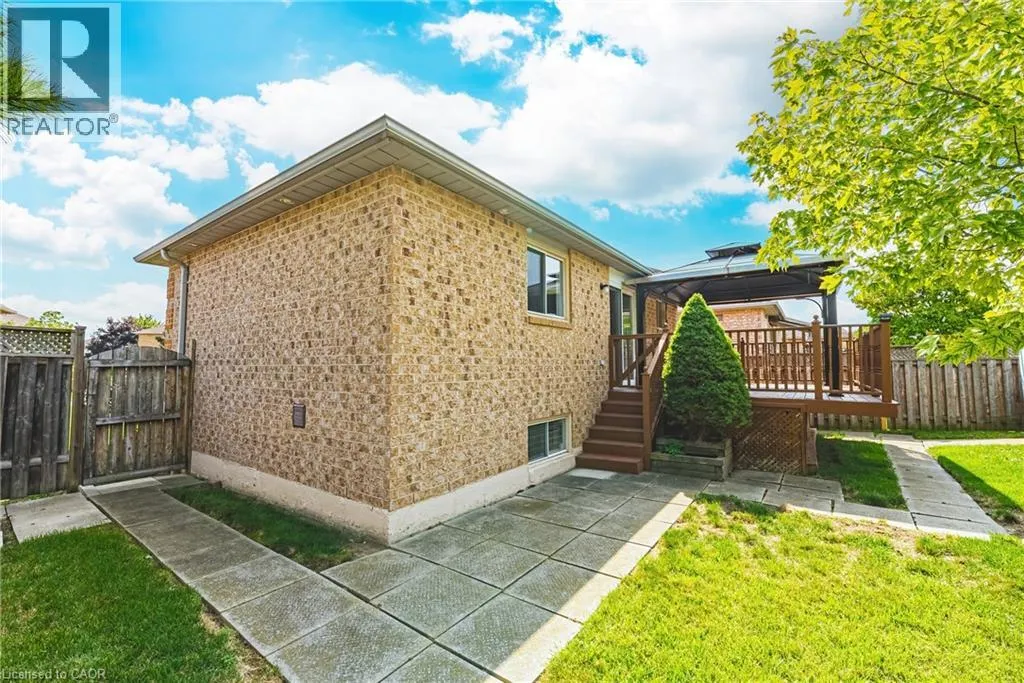 12 SUMMERFIELD Crescent