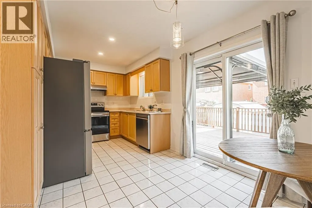 12 SUMMERFIELD Crescent