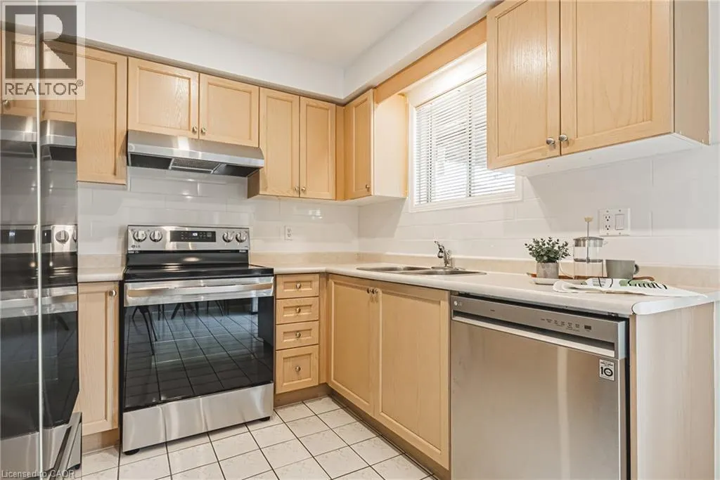 12 SUMMERFIELD Crescent
