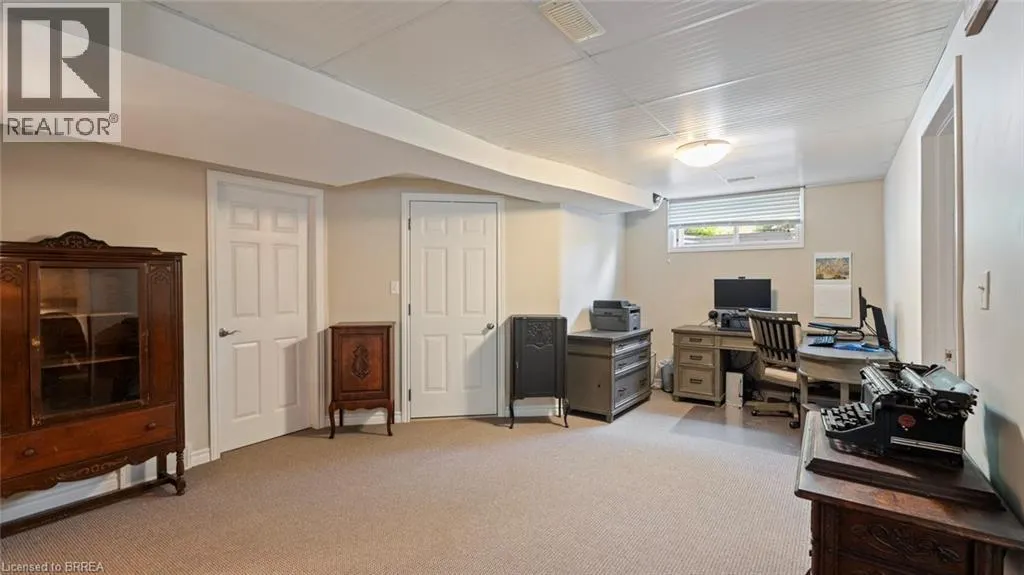 2 HUNTER Drive S