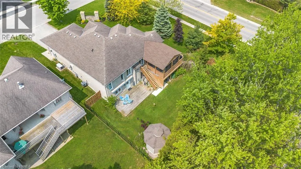 2 HUNTER Drive S