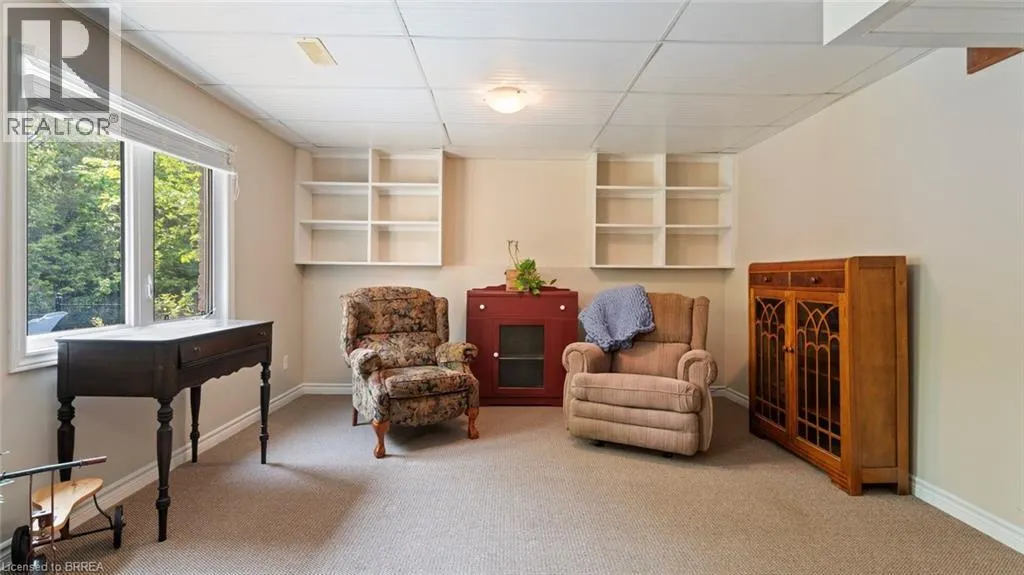 2 HUNTER Drive S