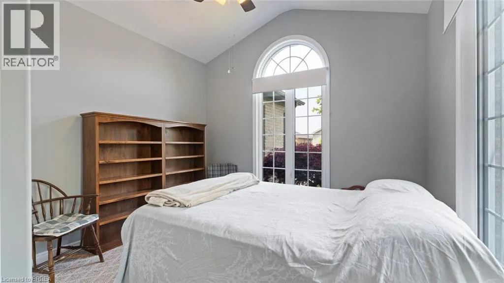 2 HUNTER Drive S