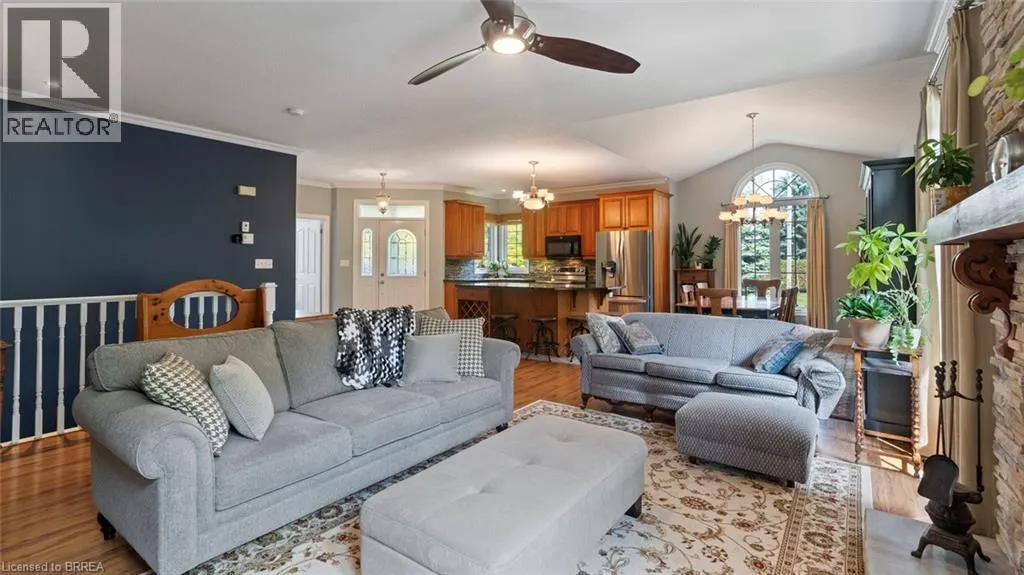 2 HUNTER Drive S