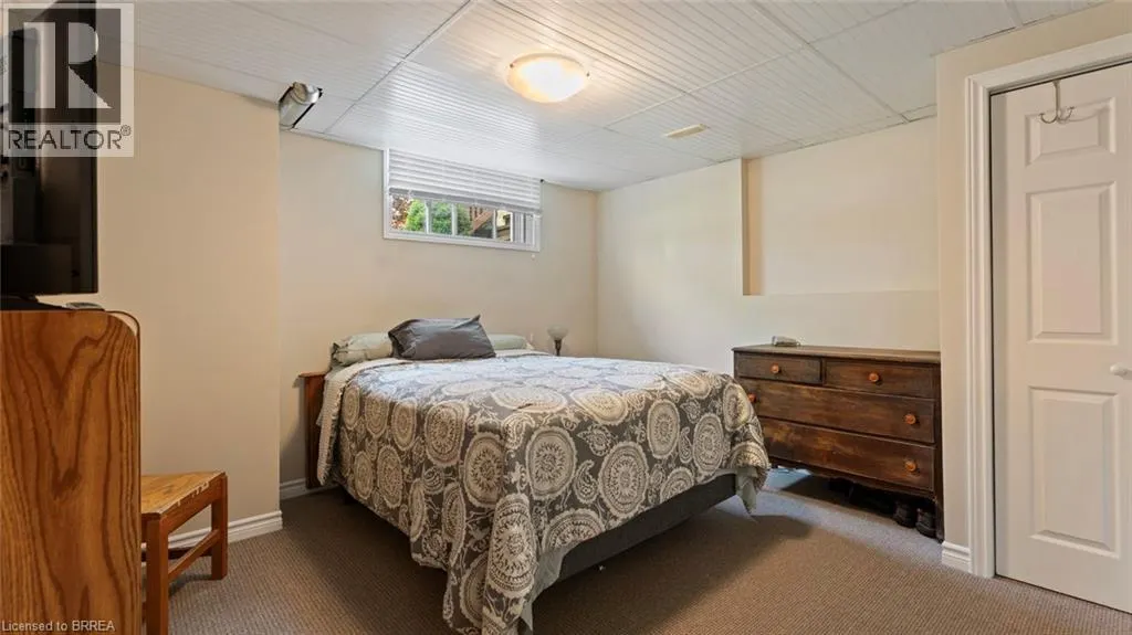 2 HUNTER Drive S