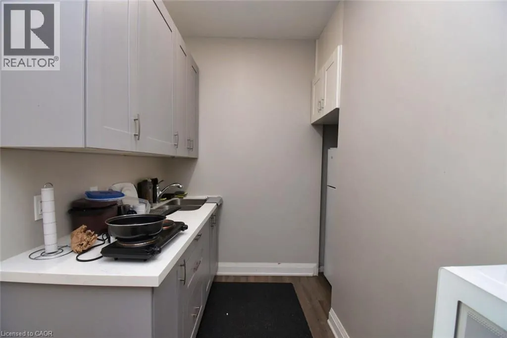 242 JAMES Street S