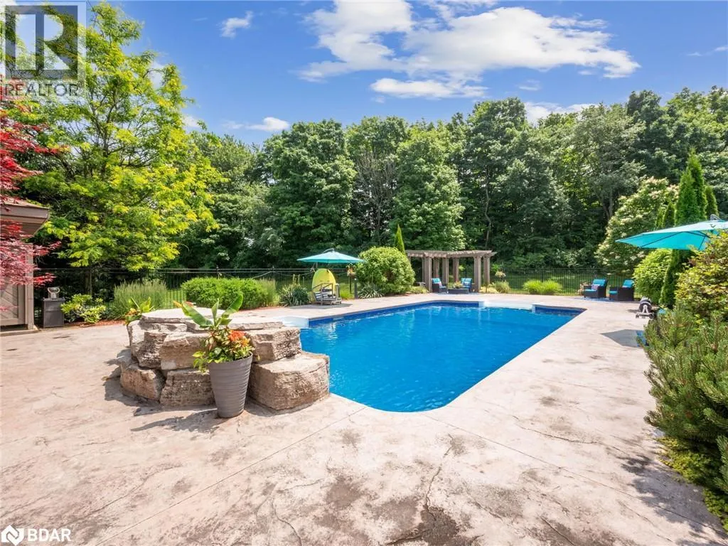 10 FOREST RIDGE Crescent