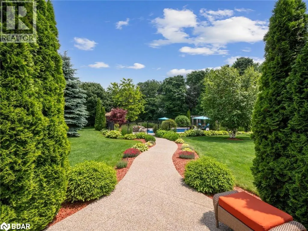 10 FOREST RIDGE Crescent